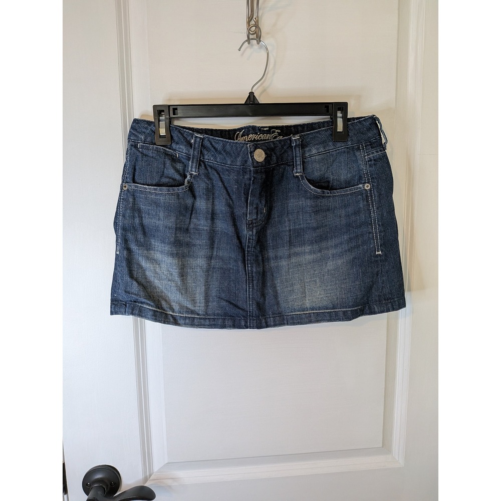 American Eagle Dark Wash Denim Mini Skirt Embroidered Floral Logo Size 10 Cotton